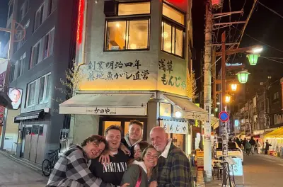 Asakusa Photo Night: Senso-ji Temple photoshoot with local guide