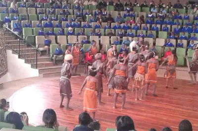 Giraffe Centre und Bomas of Kenya Tour ab Nairobi