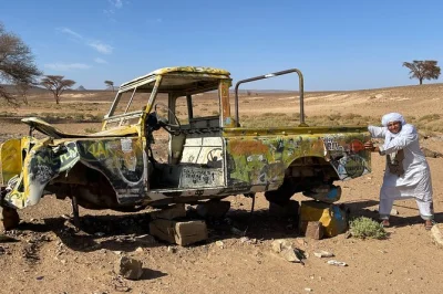 Descubre un tour privado de marrakech al desierto de erg chigaga. cruza el atlas, visita ait benhaddou, monta en camello y duerme bajo las estrellas del sahara.