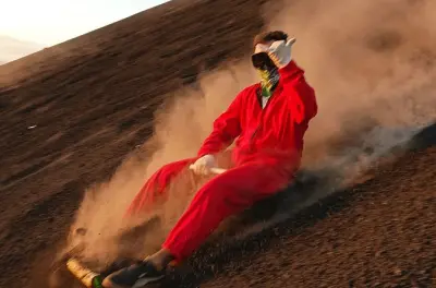 Descente en volcano board au Cerro Negro, départ de León