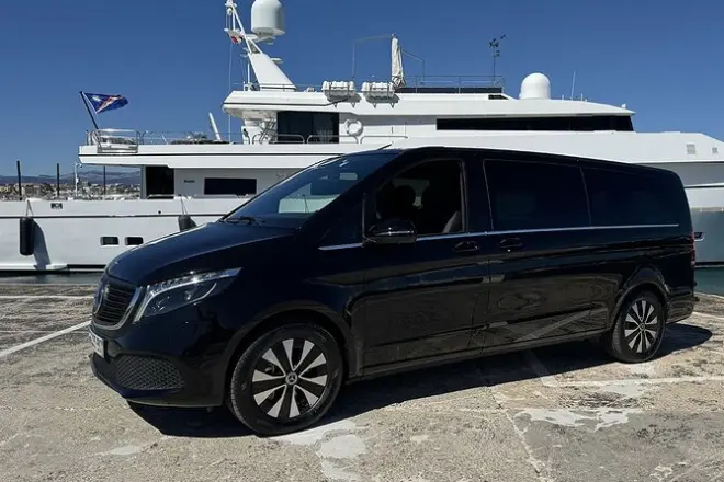 Traslado do aeroporto ARN para Estocolmo: Van particular Mercedes