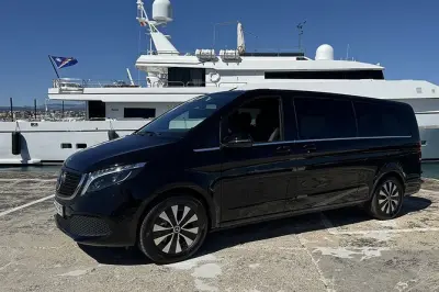 Traslado do aeroporto ARN para Estocolmo: Van particular Mercedes