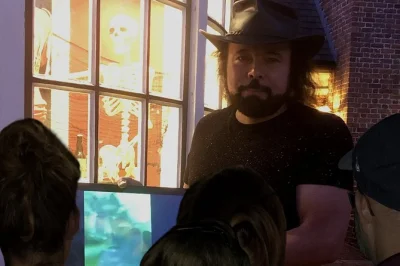 Feel chills in colonial williamsburg with a real ghost photo tour, see haunted sites, hear local stories, and try capturing your own ghost photos. includes flexible stops.