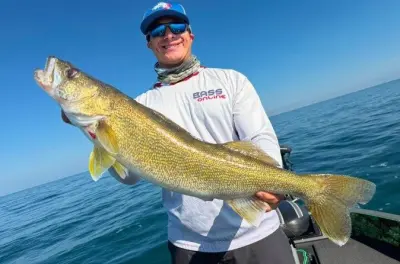 Charter privato di pesca al walleye sul lago Erie da Erie PA
