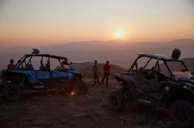Duck Creek Village UT guida Polaris RZR su sentieri di roccia rossa