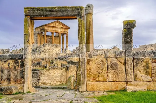 Halbtägige Dougga-Tour ab Tunis mit lizenziertem Guide