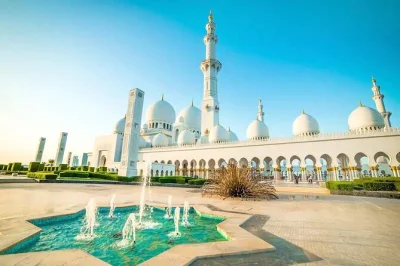 Découvrez la grande mosquée, emirates palace et heritage village d’abu dhabi lors d’un tour partagé en 4x4. comprend balade sur la corniche, arrêt au marché aux dattes et prise en charge à l