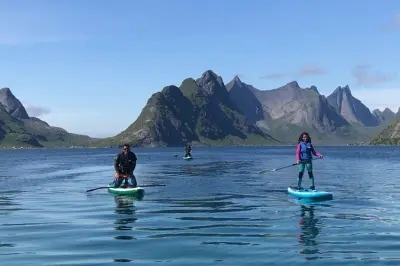 Geführte SUP-Tour in Reine Lofoten: Paddeln unter Reinebringen