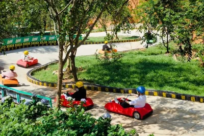 Vive la emoción del go kart en dalat, explora el mundo de fantasía de mongoland, disfruta del café local en plantaciones de altura y visita la pagoda linh an, con transporte incluido.