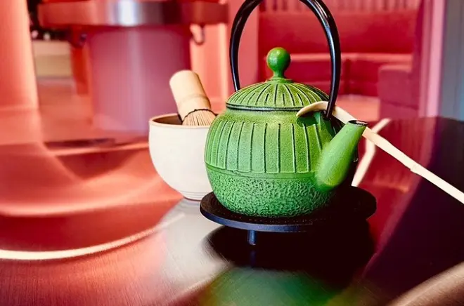 Faça seu próprio chá matcha moído em pedra em Kawagoe