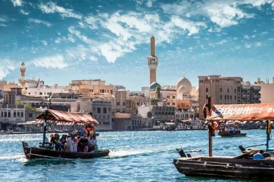 Découvrez le souk de l’or, la mosquée bleue, dubai marina, burj khalifa et plus lors d’une visite privée d’une journée. explorez l’ancien et le nouveau dubai avec un guide local.