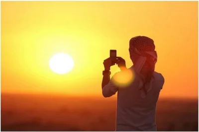 Découvrez le désert de dubaï au lever du soleil : 4x4 privé, sensations fortes dans les dunes, sandboard, balade à dos de chameau et pause thé matinale. prise en charge à l’hôtel incluse.