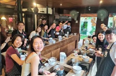 Kochkurs in Hua Hin: 5 Thai-Gerichte und Marktbesuch erleben