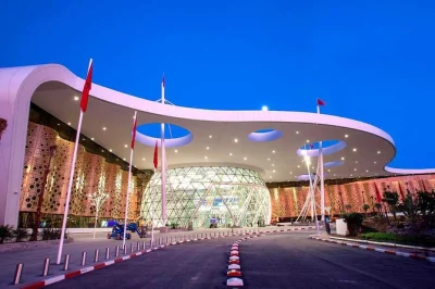 Traslado privado en taxi desde el aeropuerto de marrakech. servicio 24/7, precio fijo, conductores que hablan inglés. recogida fácil con cartel con tu nombre. accesible para sillas de ruedas.