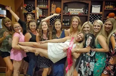 Junggesellinnenabschied Wein Tour Temecula: Partybus & Weinproben