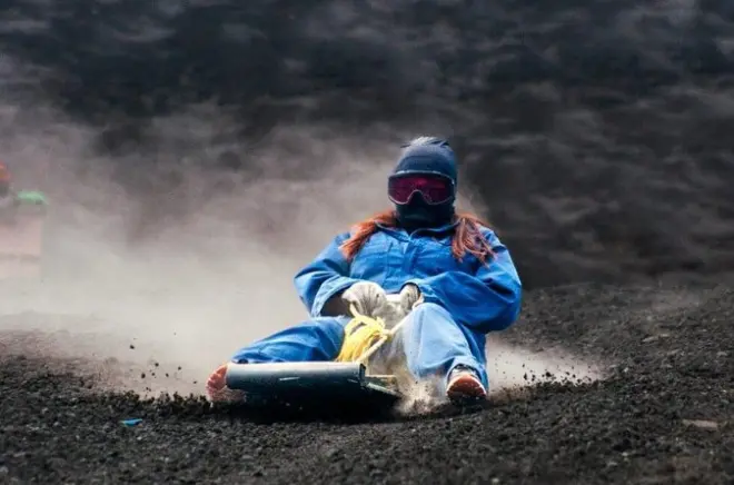 Tour pelo Cerro Negro e León com sandboard saindo de Managua