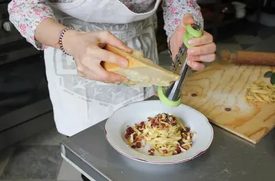 Corso di pasta a Bologna: Cucina tre piatti con Chiara