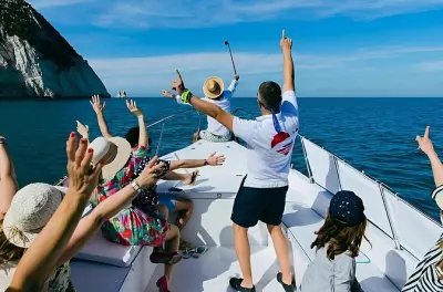 Alquiler de barco privado en la Riviera del Conero: Baño y aperitivo