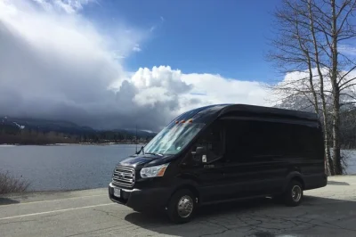 Reserva un traslado privado desde el aeropuerto yvr a whistler. encuentro y bienvenida, ayuda con el equipaje, parada de 20 minutos en shannon falls o squamish. viaje fácil y directo para ti y tu equ