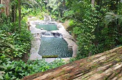Taal Vulkan und Hidden Valley Springs Tour ab Manila