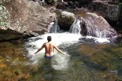 Entdecke den malacara canyon bei einer geführten wanderung – flussdurchquerungen, ursprünglicher wald und ein erfrischendes bad in natürlichen pools. inklusive ausrüstung, erfahrenem guide und l