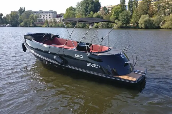Aluguel de barco a motor em Potsdam: Sem licença para até 8 pessoas