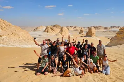 Tour privato 4x4 di 2 giorni nel deserto bianco da Il Cairo