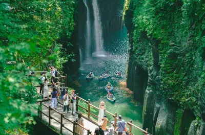 Takachiho Gorge & Mount Aso day tour: Volcanic cliffs