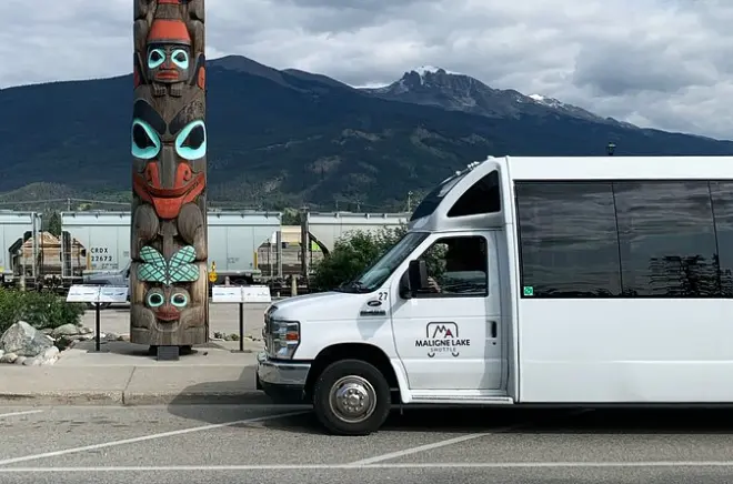 Maligne Lake to Jasper Shuttle: Scenic return trip