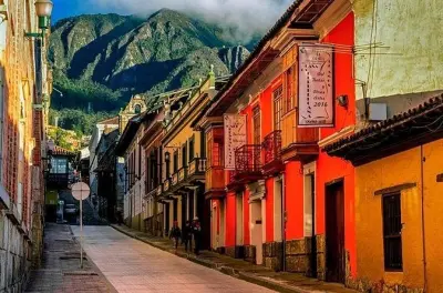 Bogotá city e morro de Monserrate: Museu do ouro e centro histórico