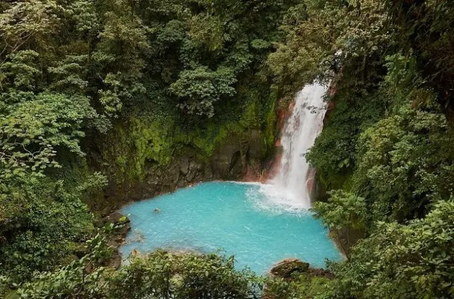 Foresta pluviale di Rio Celeste con cascata e passeggiata