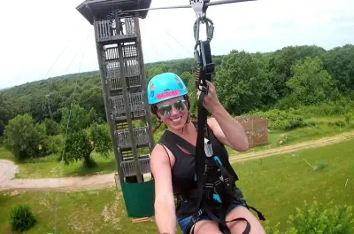 Ziplining in Bonner Springs: Fünf Linien bis 80 km/h