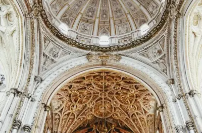 Ingresso sem fila para a catedral de Sevilha com vista da Giralda
