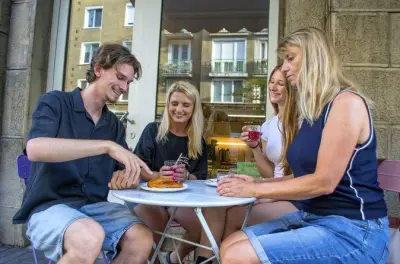 Bratislava Food Tour: Kommunistische Architektur & Lokale Küche