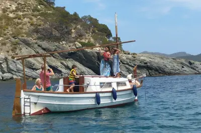 Private boat tour Costa Brava: Roses to Cadaqués with swimming