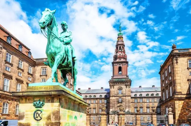 Ingresso para Palácio Christiansborg com Salas Reais e Estábulos