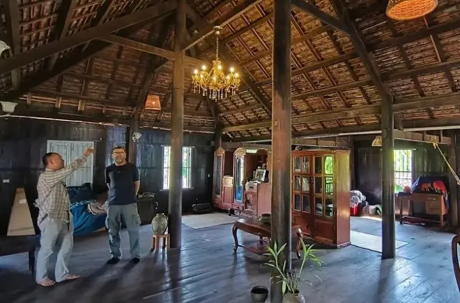 Experiência na casa de madeira Khmer em Battambang