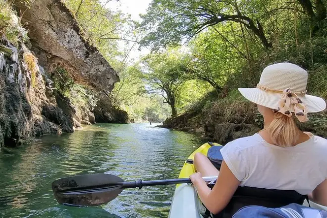 Kayaking Grabovica Lake: Emerald waters in a mountain canyon