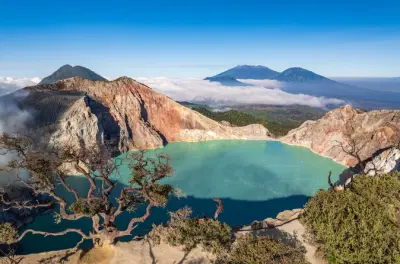 Ijen Crater Blue Fire Tour Bali: Private Overnight Gas Mask