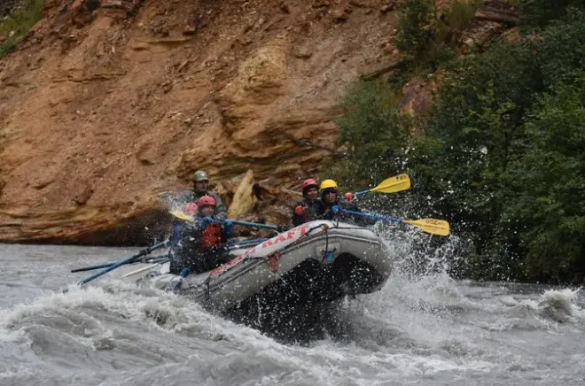 Rafting sul fiume Nenana: Rapide di classe 3 e 4 a Denali