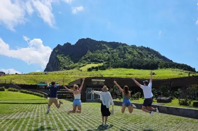 Jeju Ost Highlights: Manjanggul Lavahöhle und Haenyeo-Taucherin Show