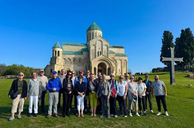 Da Tbilisi a Kutaisi: Grotte, canyon e terme sovietiche in 2 giorni