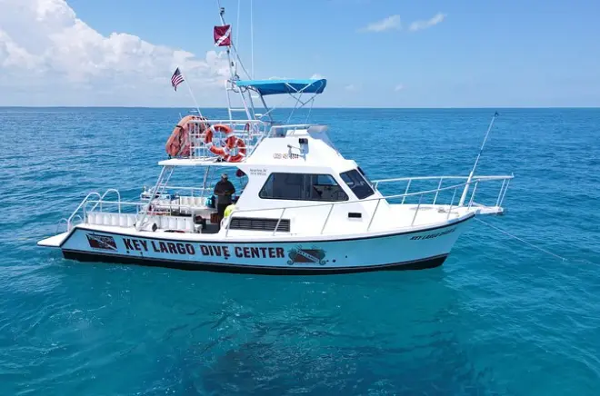 Mergulhos profundos em naufrágios em Key Largo: USS Spiegel Grove ou USCG Duane