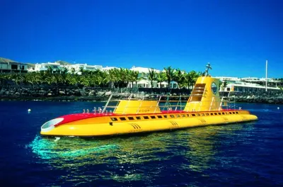 Submarine dive Lanzarote from Playa Blanca: 44-seat sub to 100ft
