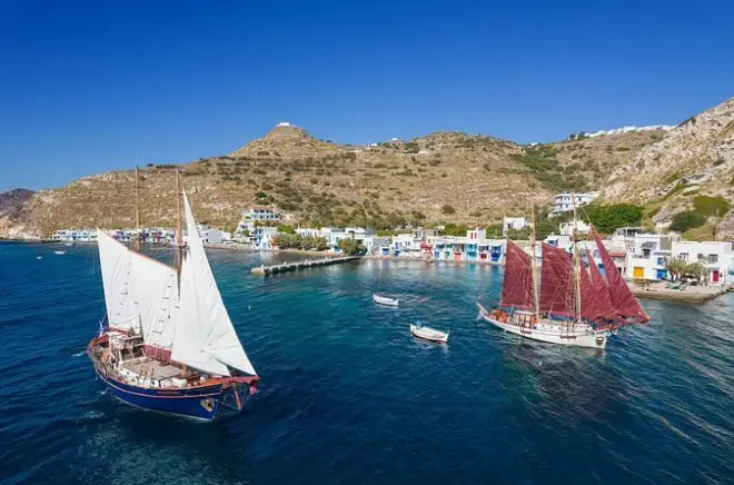Passeio de barco em Milos e Kleftiko com Gruta Sykia e snorkeling