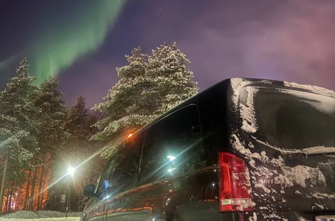 Rovaniemi Flughafentransfer: Mercedes-Benz für bis zu 8 Personen