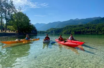 Kayak sur le lac de Bohinj au départ de Bled en petit groupe guidé