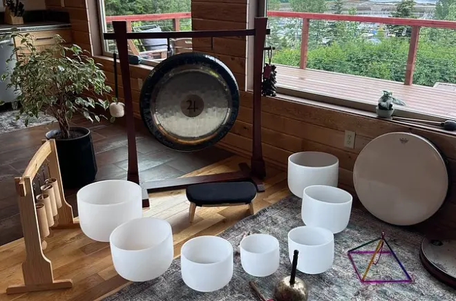 Hoonah sound journey : Visite du village Tlingit et bain sonore