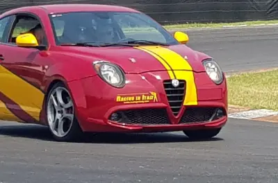 Alfa Romeo MiTo Rennwagen Testfahrt auf der Rennstrecke: 5 Runden