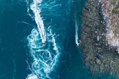 Sinta a emoção de voar sobre as quedas d’água de horizontal falls, navegar pelas marés selvagens do arquipélago buccaneer e provar um almoço fresco na fazenda de pérolas cygnet bay. inclui vo